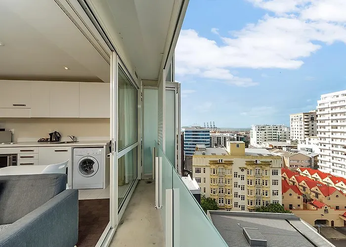 Bright And Airy One Bedroom Apartment:Great Views!